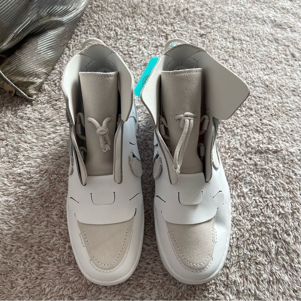 Nike - Picture 3 of 6